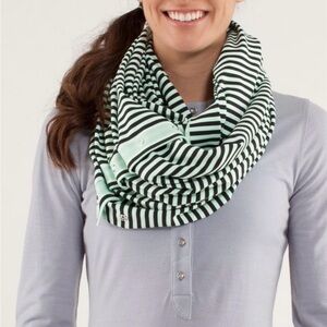 Lululemon Vinyasa Scarf *Rulu
Classic Stripe Mint Moment Black